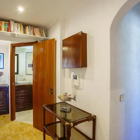 Apartament House *